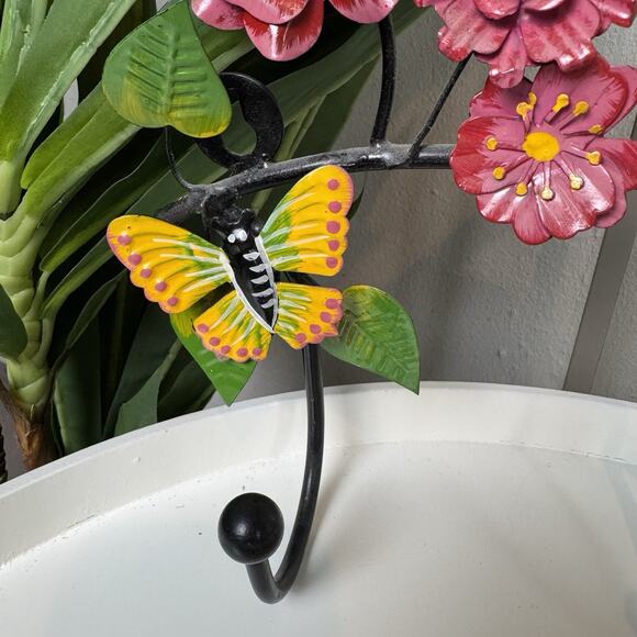 Floral Wall Rack - Picture 5 of 9